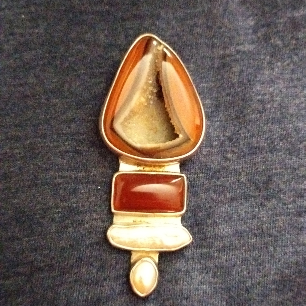 Sillpada Amber, Coral & mother-of-pearl pendent ans sterling silver 925